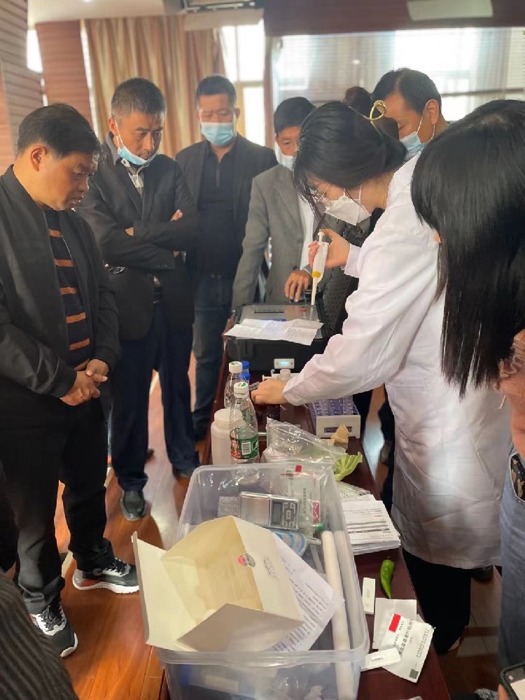 我司技術(shù)人員趕赴黃崗武穴市高中小學(xué)進行ATP檢測儀的使用普及和培訓(xùn)。